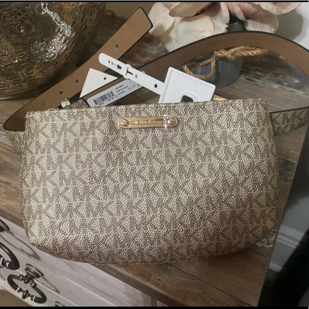 Creme Micheal Kors purse belt